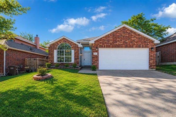 4817 BARNHILL LN, FORT WORTH, TX 76135 - Image 6d0b35cf8e31e9bc3f417146d6f43d87/432761846