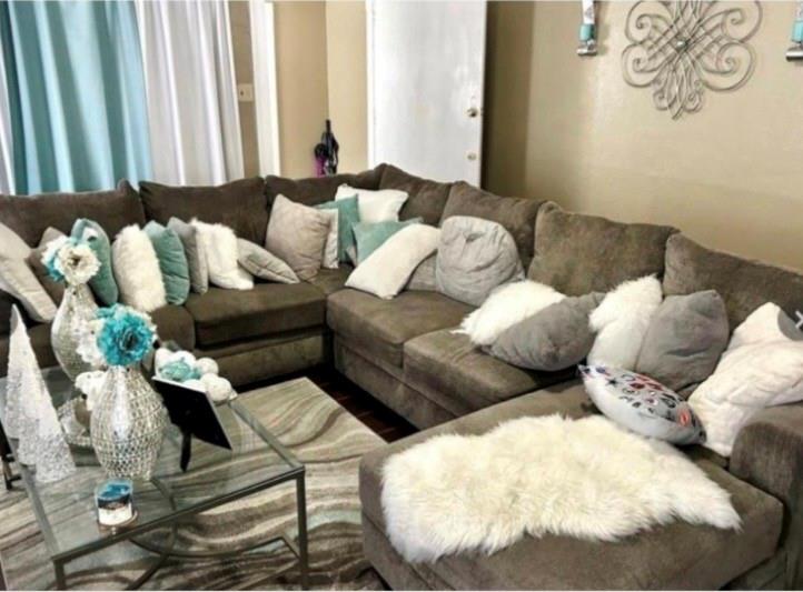 EAST GLADSTONE - Residential