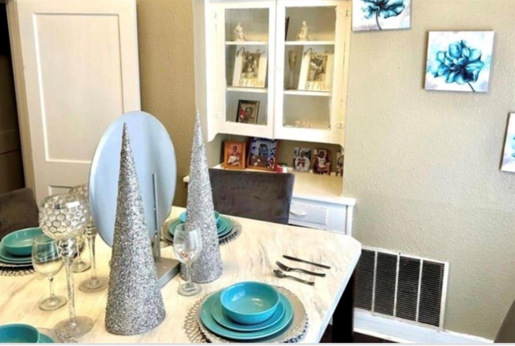 EAST GLADSTONE - Residential