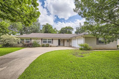 2700 Blackwood Drive Arlington TX 76013