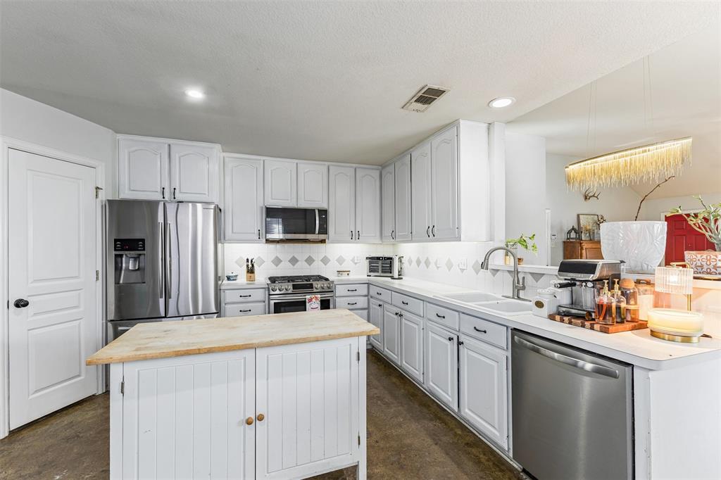 N Beach Village At Summerfields - Residential