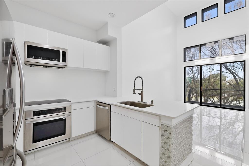 4414 Cedar Springs Road 325