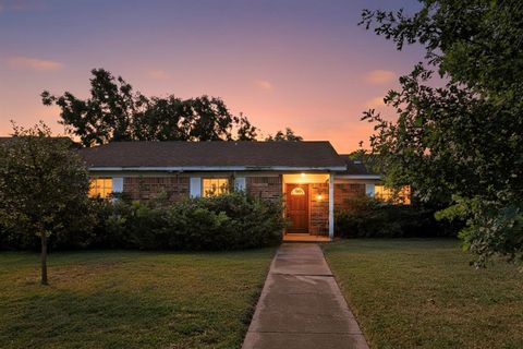 2418 Emerson Drive Garland TX 75044