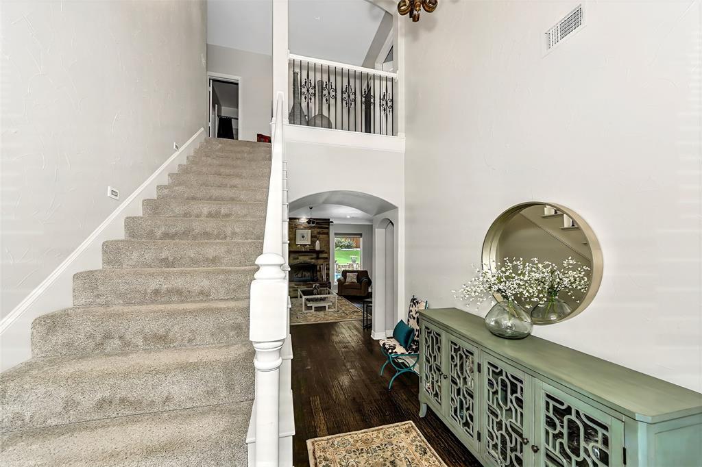 8917 Crest Wood Drive