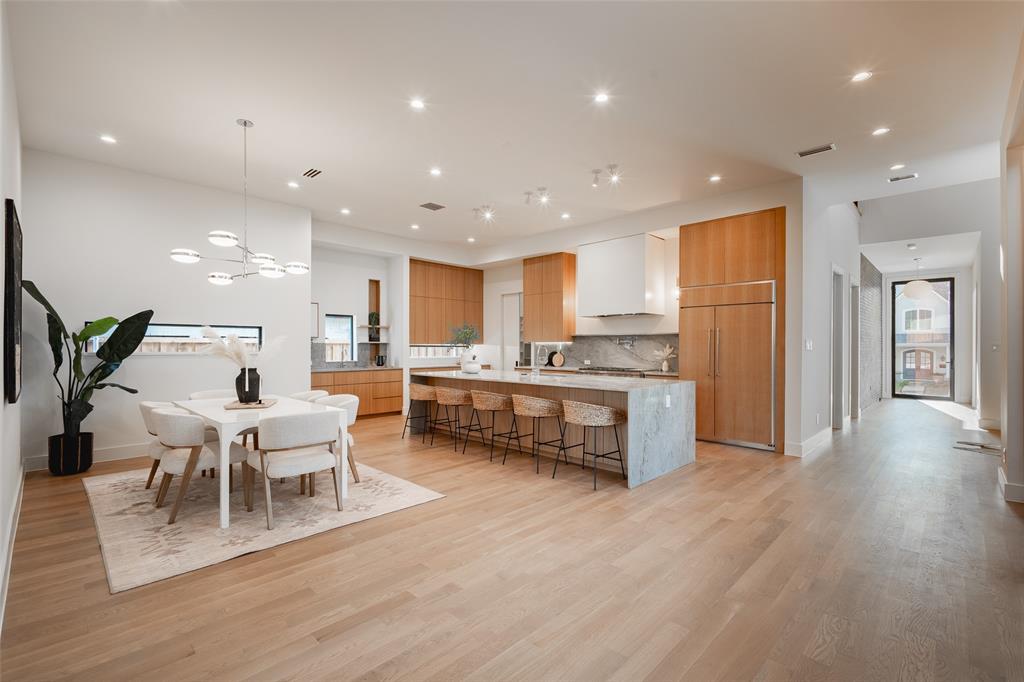 7319 Casa Loma Avenue