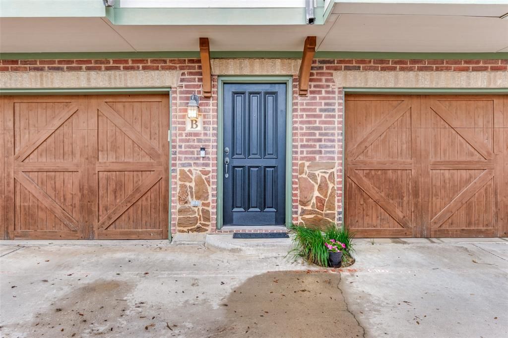 Photo of 6121 Oram Street #B, Dallas, TX 75214 (MLS # 21251467)