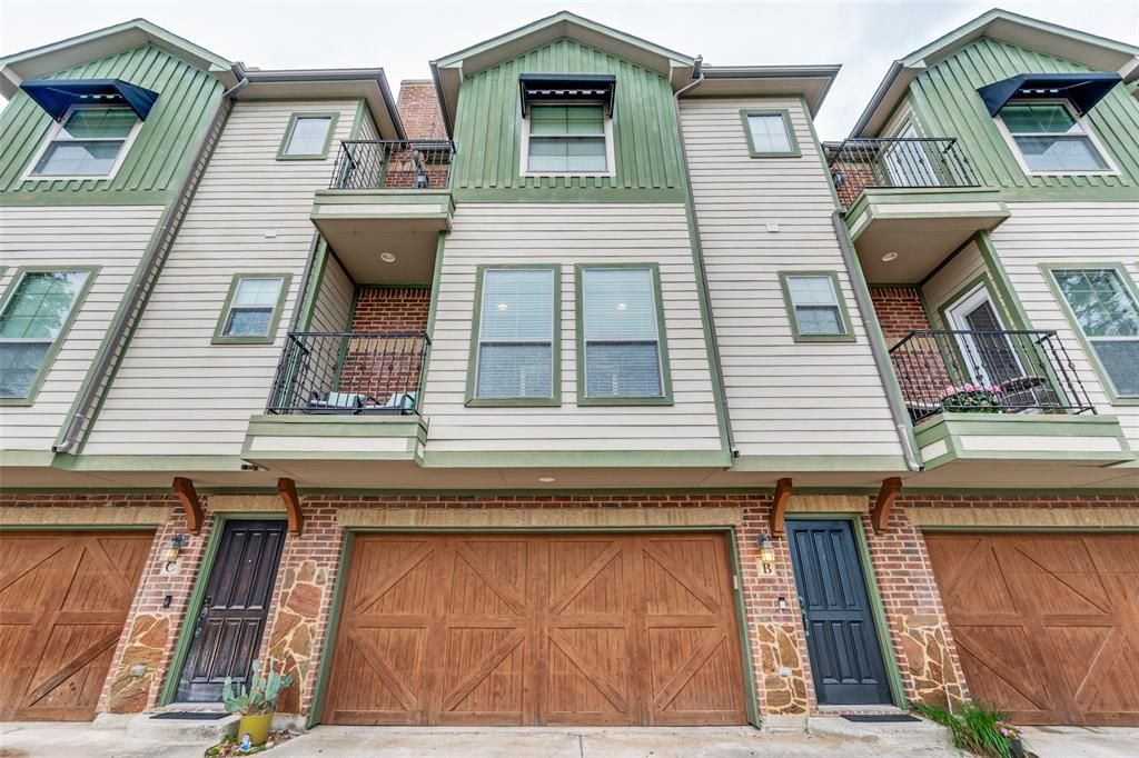 Photo of 6121 Oram Street #B, Dallas, TX 75214 (MLS # 21251467)