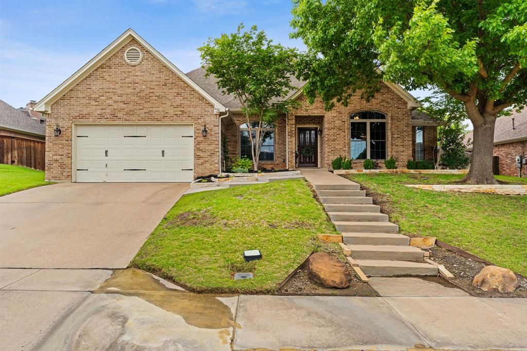 Photo of 404 Arbor Lawn Drive, Burleson, TX 76028 (MLS # 21244706)