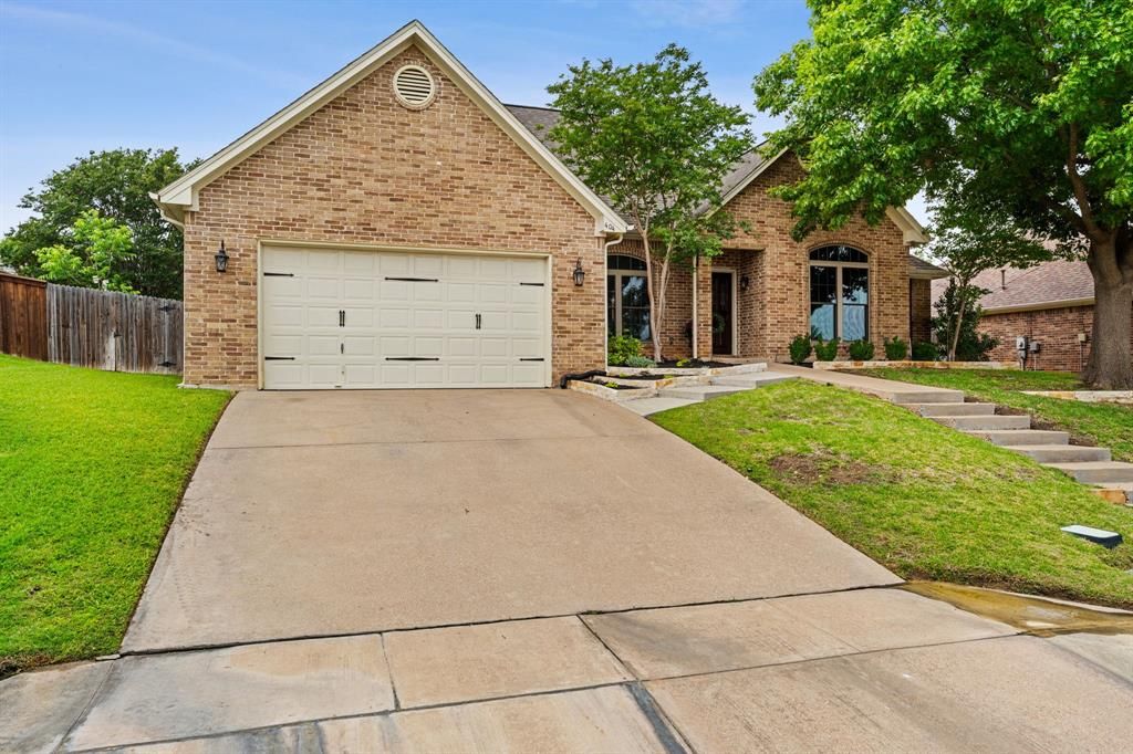 Photo of 404 Arbor Lawn Drive, Burleson, TX 76028 (MLS # 21244706)
