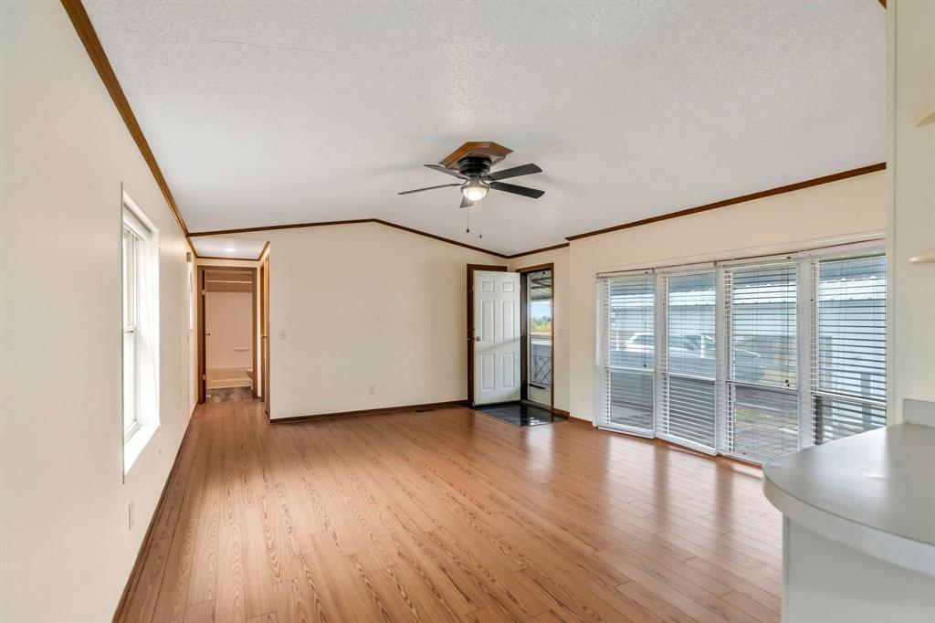 ABST 591 TR 15 J MC KINNEY - Residential