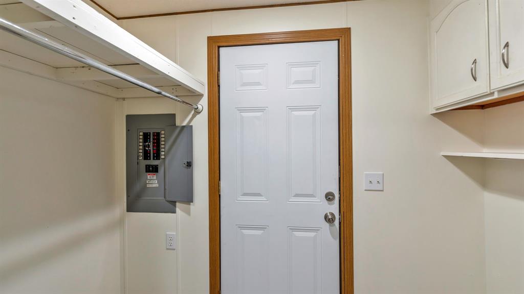 ABST 591 TR 15 J MC KINNEY - Residential