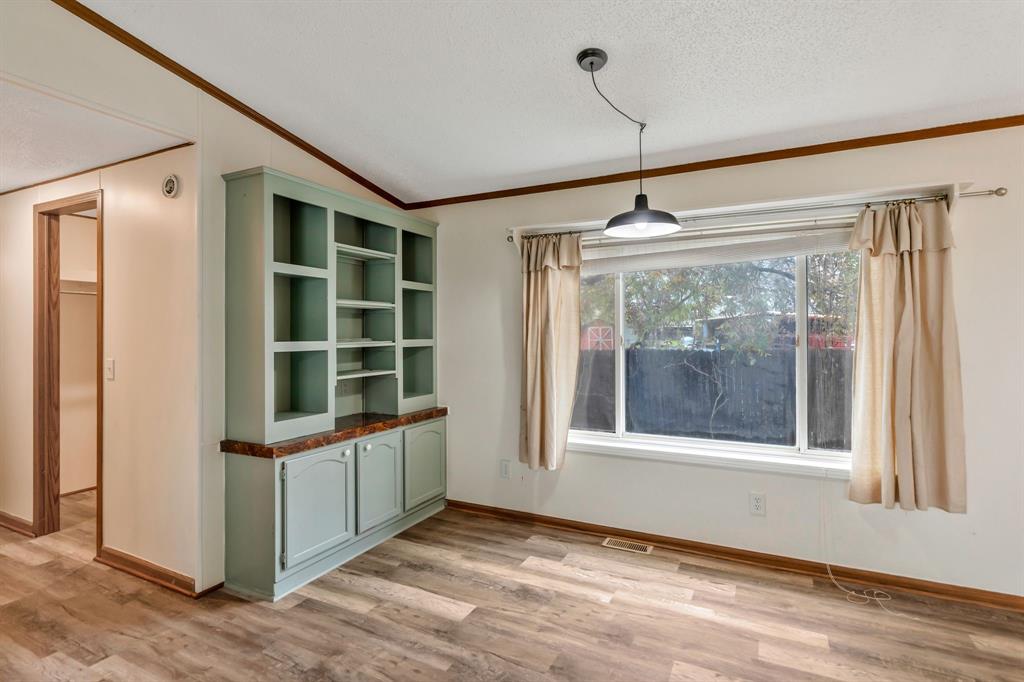 ABST 591 TR 15 J MC KINNEY - Residential