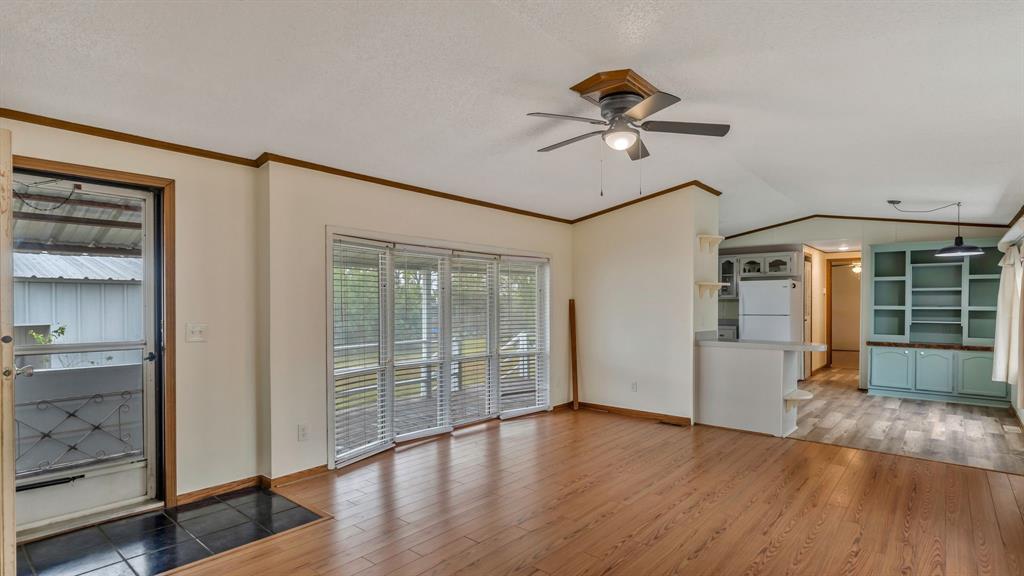 ABST 591 TR 15 J MC KINNEY - Residential