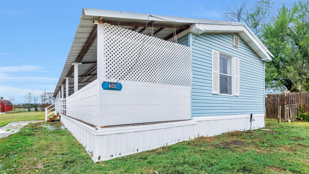 ABST 591 TR 15 J MC KINNEY - Residential