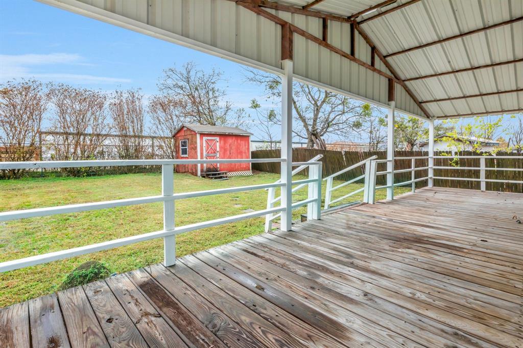 ABST 591 TR 15 J MC KINNEY - Residential