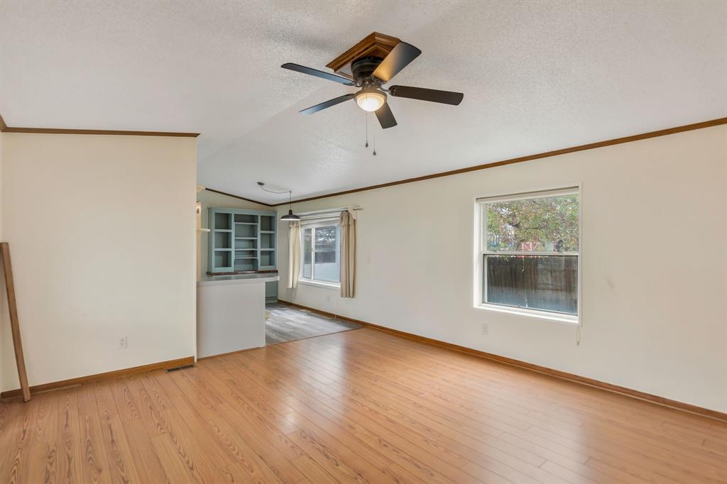 ABST 591 TR 15 J MC KINNEY - Residential