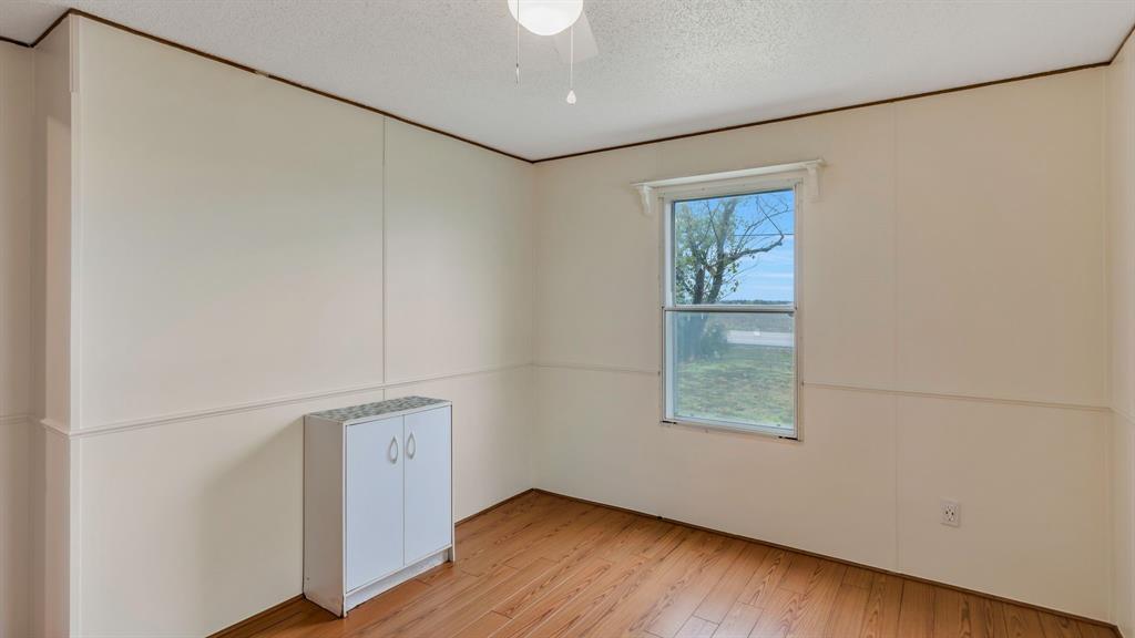 ABST 591 TR 15 J MC KINNEY - Residential