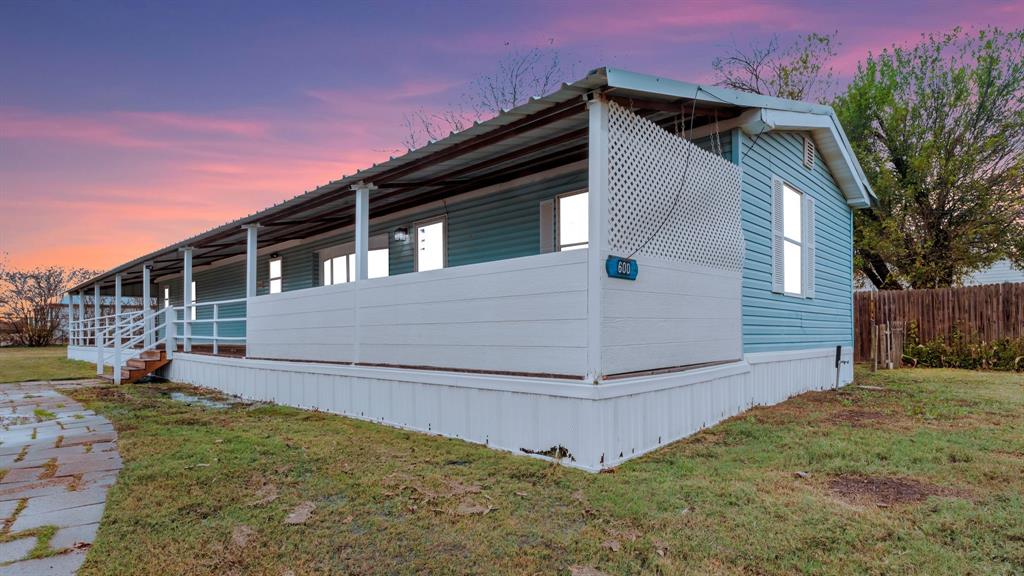 ABST 591 TR 15 J MC KINNEY - Residential