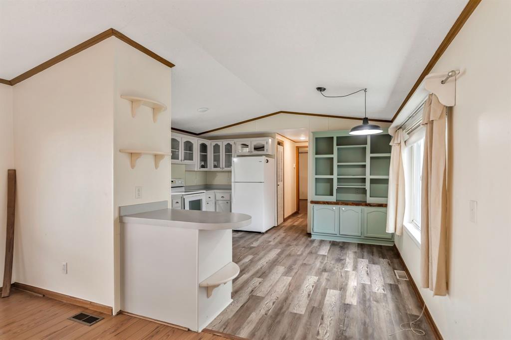 ABST 591 TR 15 J MC KINNEY - Residential