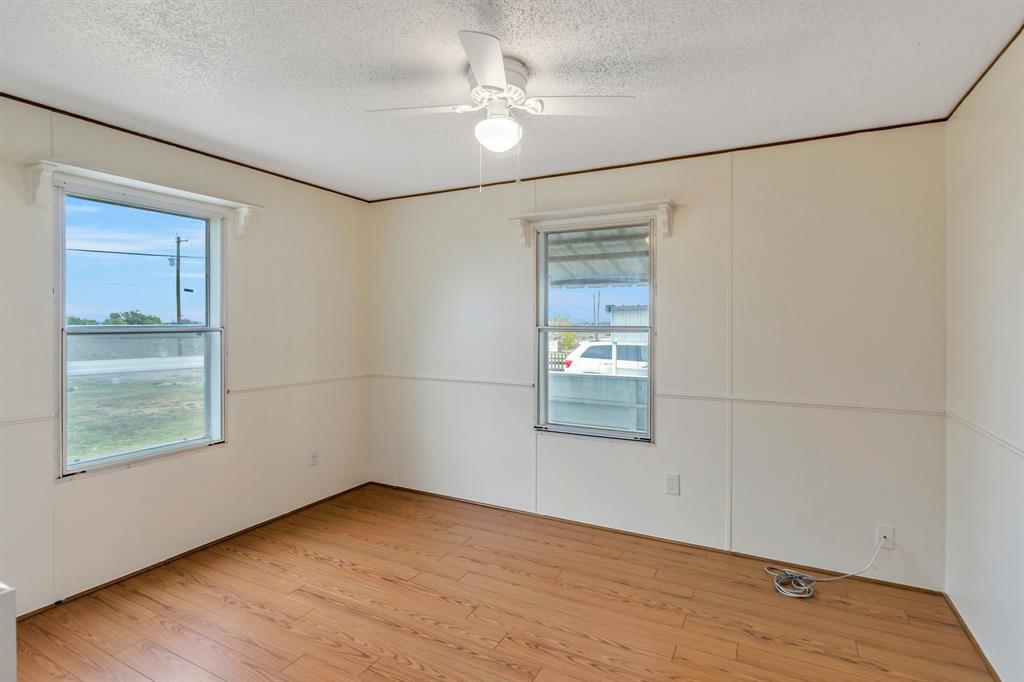 ABST 591 TR 15 J MC KINNEY - Residential