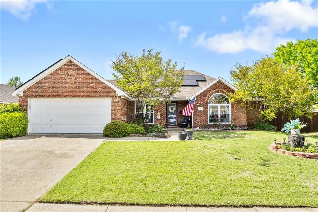 Photo of 302 Glen Oak Trail, Forney, TX 75126 (MLS # 21235716)