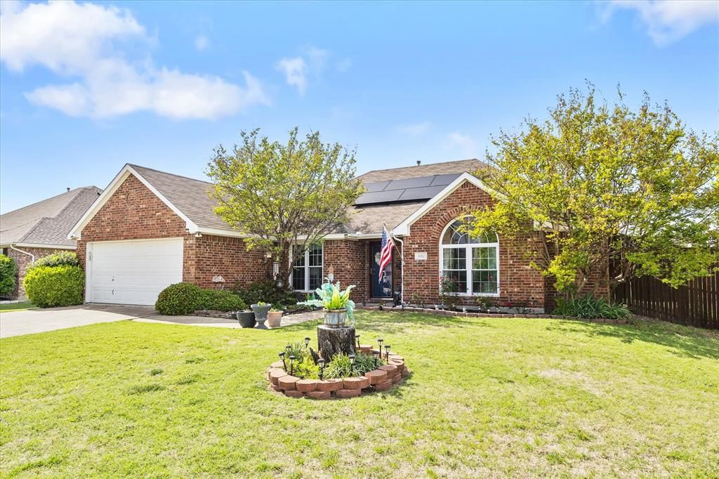 Photo of 302 Glen Oak Trail, Forney, TX 75126 (MLS # 21235716)
