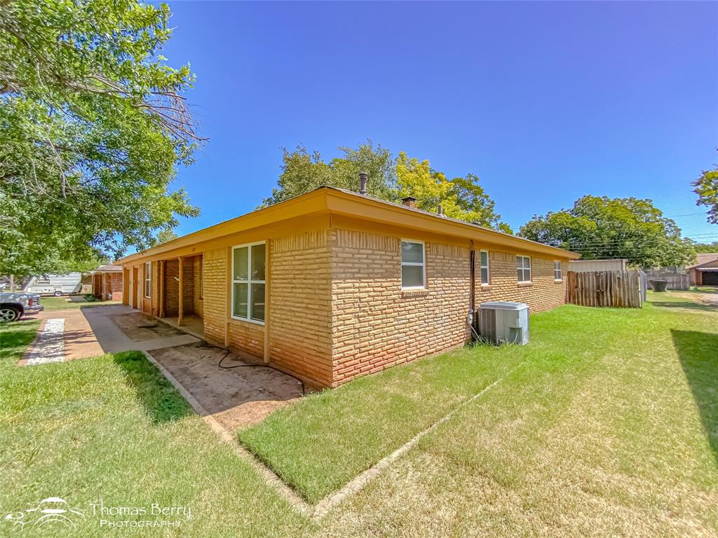 1517 N Pioneer Drive