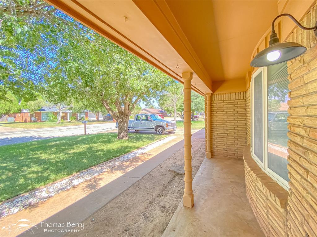 1517 N Pioneer Drive