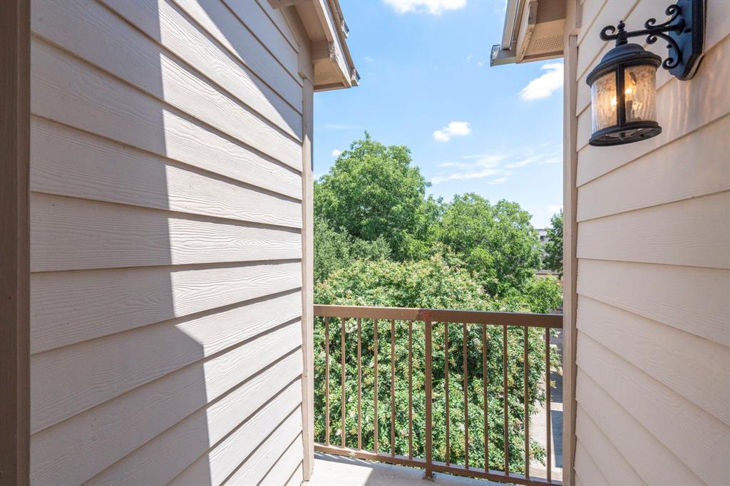 Carreras Twnhms Condos - Residential