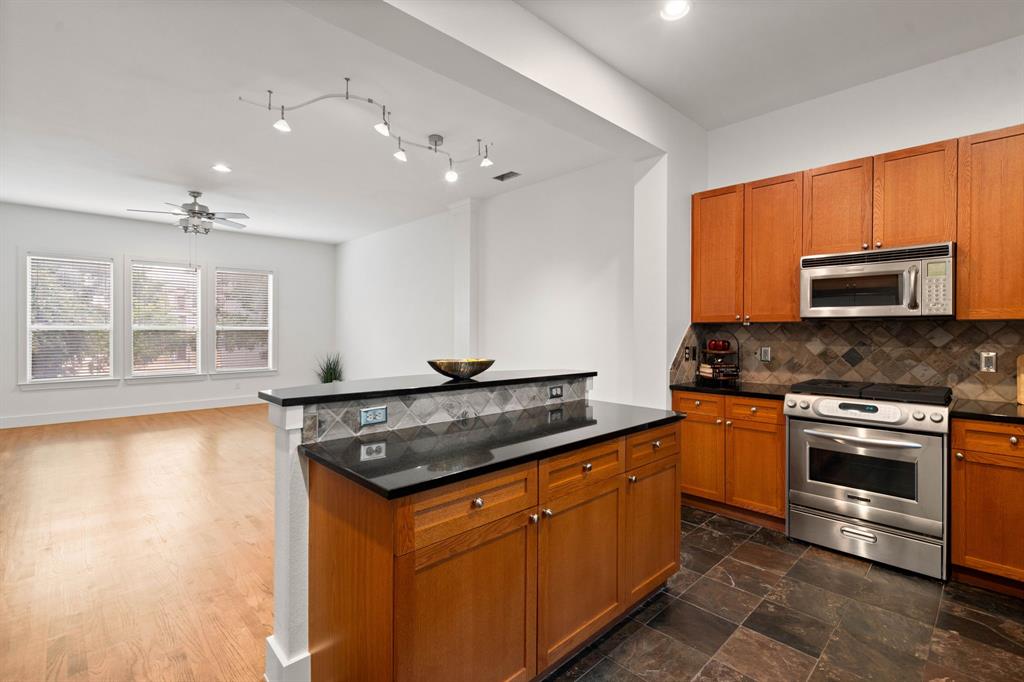 Carreras Twnhms Condos - Residential