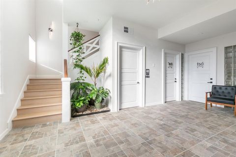 Photo of 1307 W Abram Street #201, Arlington, TX 76013 (MLS # 21331982)