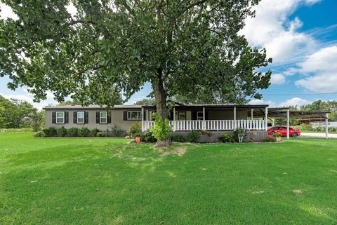 Photo of 10661 County Road 360, Terrell, TX 75161 (MLS # 21315169)