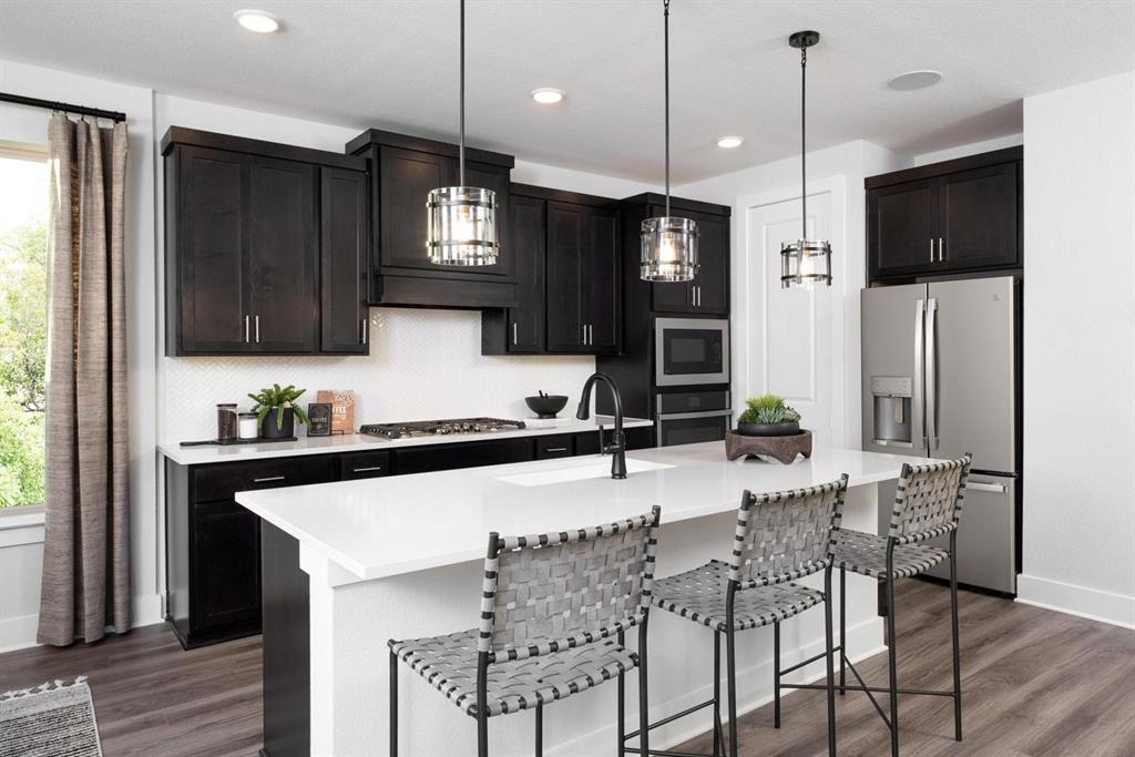 1100 Amaryllis Lane