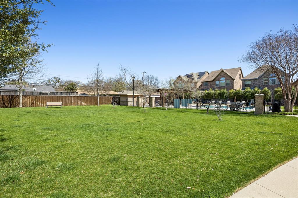 Villas Lk Hlnds Add - Residential