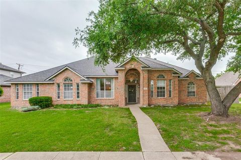 Photo of 7305 Silverthorn Drive, Rowlett, TX 75089 (MLS # 21241475)