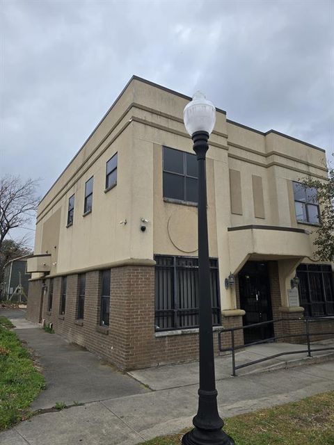 Photo of 654 Saint Louis Avenue #204, Fort Worth, TX 76104 (MLS # 21191723)