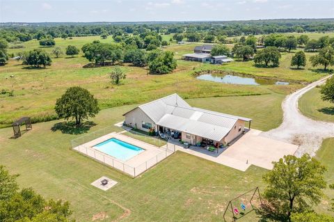 197 County Road 3553 Paradise TX 76073