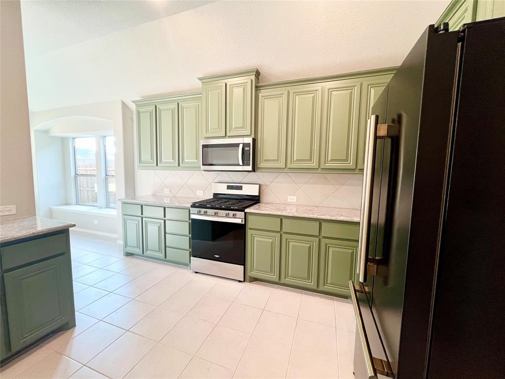 CHISHOLM HILLS ADDITION - Residential Lease