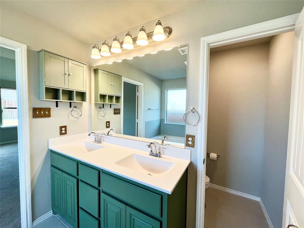 CHISHOLM HILLS ADDITION - Residential Lease