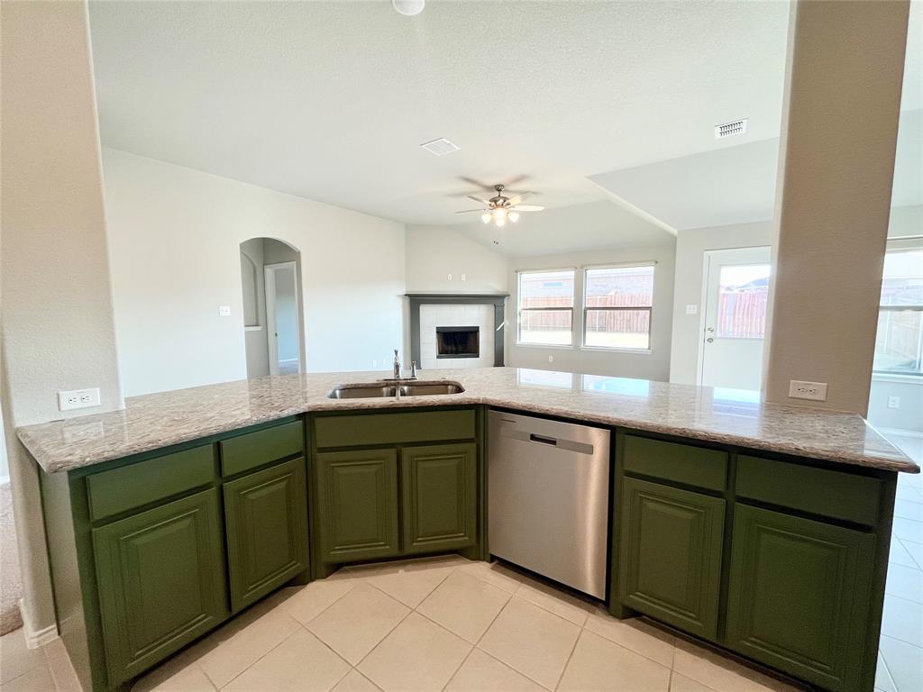 CHISHOLM HILLS ADDITION - Residential Lease