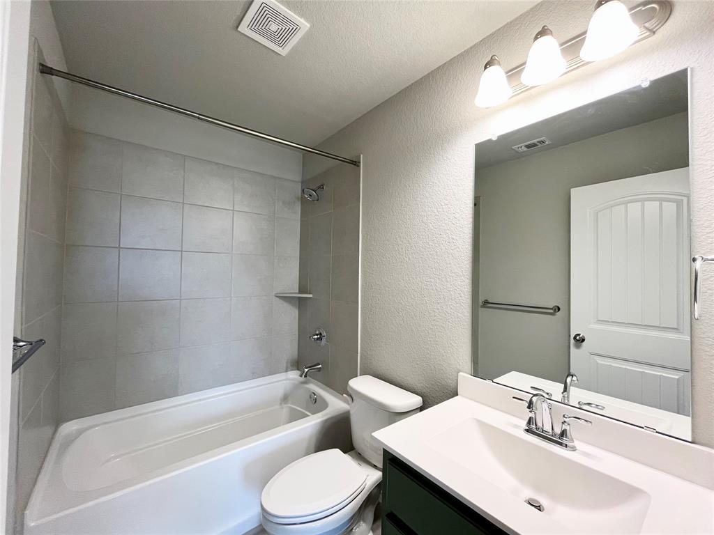 CHISHOLM HILLS ADDITION - Residential Lease