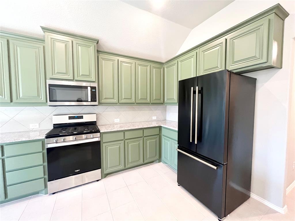 CHISHOLM HILLS ADDITION - Residential Lease