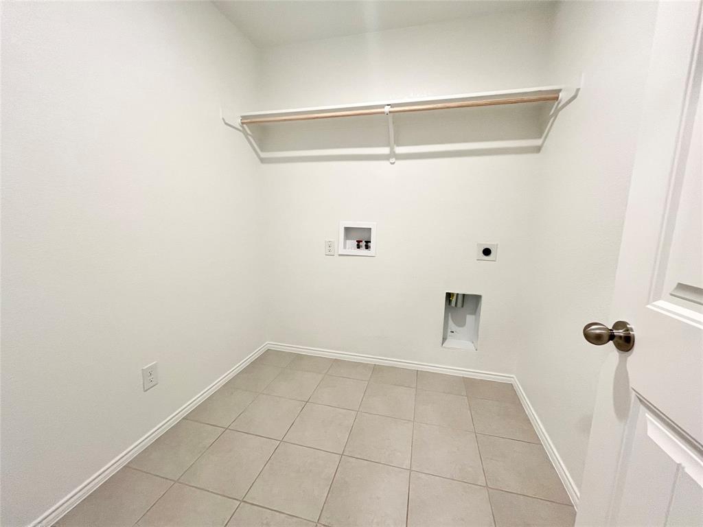 CHISHOLM HILLS ADDITION - Residential Lease