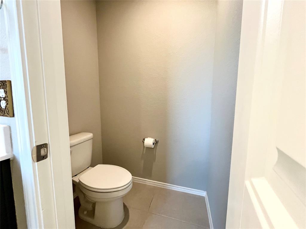 CHISHOLM HILLS ADDITION - Residential Lease