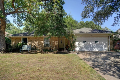 Photo of 1417 Copper Ridge Street, Denton, TX 76209 (MLS # 21315015)