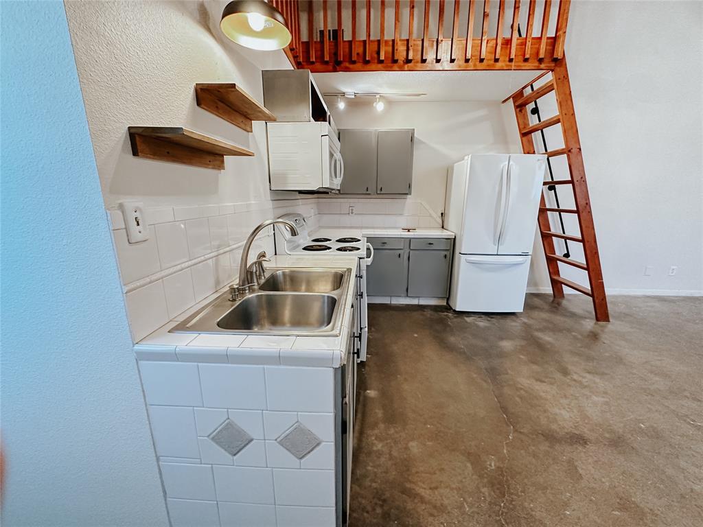 RIDGECREST - Residential Lease