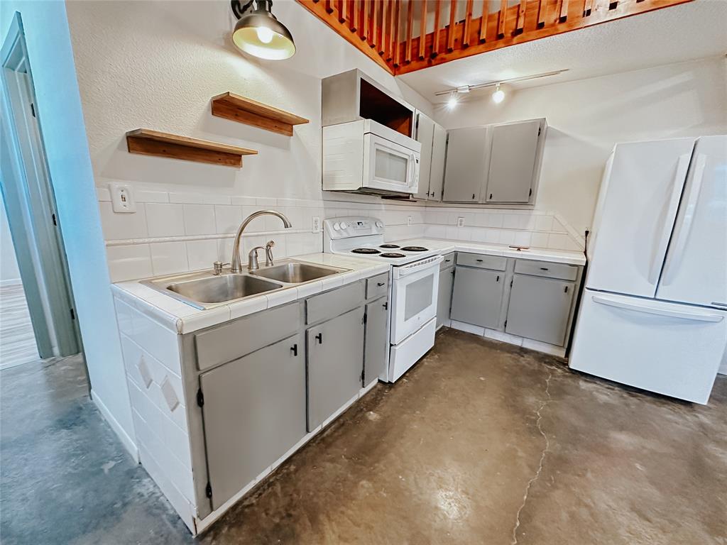 RIDGECREST - Residential Lease