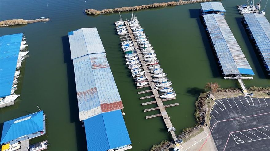 Excellent opportunity for owners or investors! This 1-bedroom, 1-bath efficiency condo is ideally located near the marina with quick access to I-30. Features a functional layout, community swimming pool, and low-maintenance living. Perfect for personal use, rental income, or a value-add flip. Prime location close to boating, dining, and recreation. Great upside—don’t miss it!