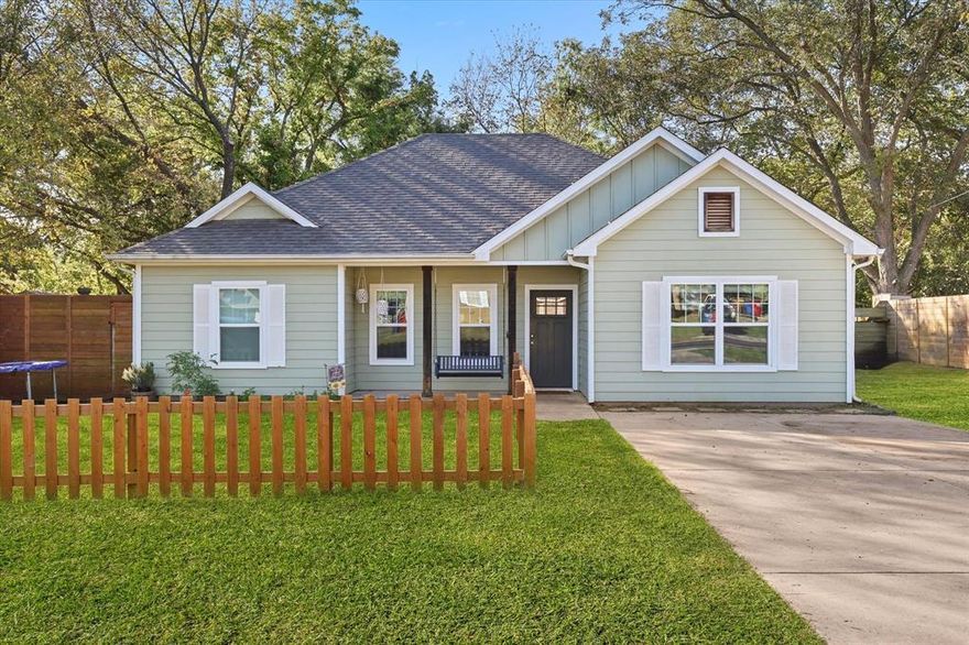 Cozy Cottage with Modern Comforts & Backyard Oasis
Step into this adorable 3-bedroom, 2-bath cottage full of charm and character. From the moment you arrive, you’ll feel right at home. The kitchen comes fully equipped, and the washer and dryer are included—making this home truly move-in ready.

The backyard is your own private sanctuary, offering a peaceful escape from the day-to-day. Enjoy the newly stained porch, where the included patio furniture creates the perfect spot for morning coffee or evening relaxation.
Pet lovers—you're welcome here! With approval, up to two pets are allowed.

This cottage has everything you need in a serene, inviting package. Come see it for yourself!