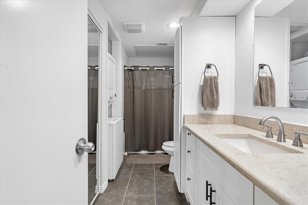 Oaks Of Lakewood Condo Ph 01 - Residential